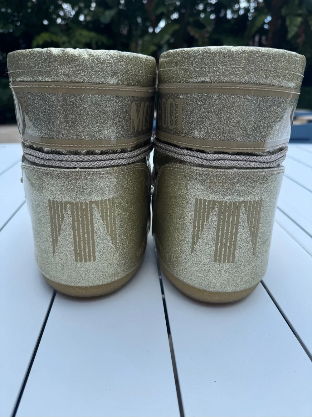 Moon Boot metallic gold